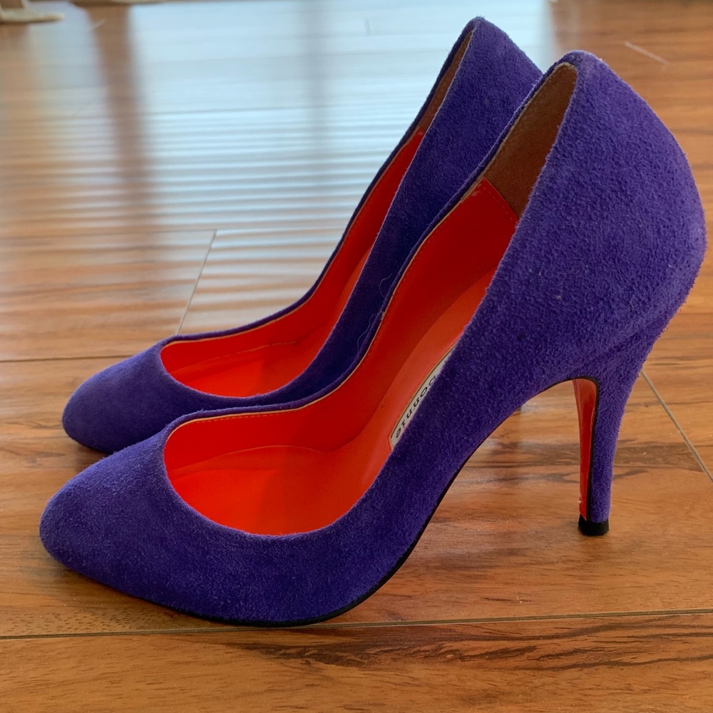 Suecomma Bonnie suede pumps for sale!